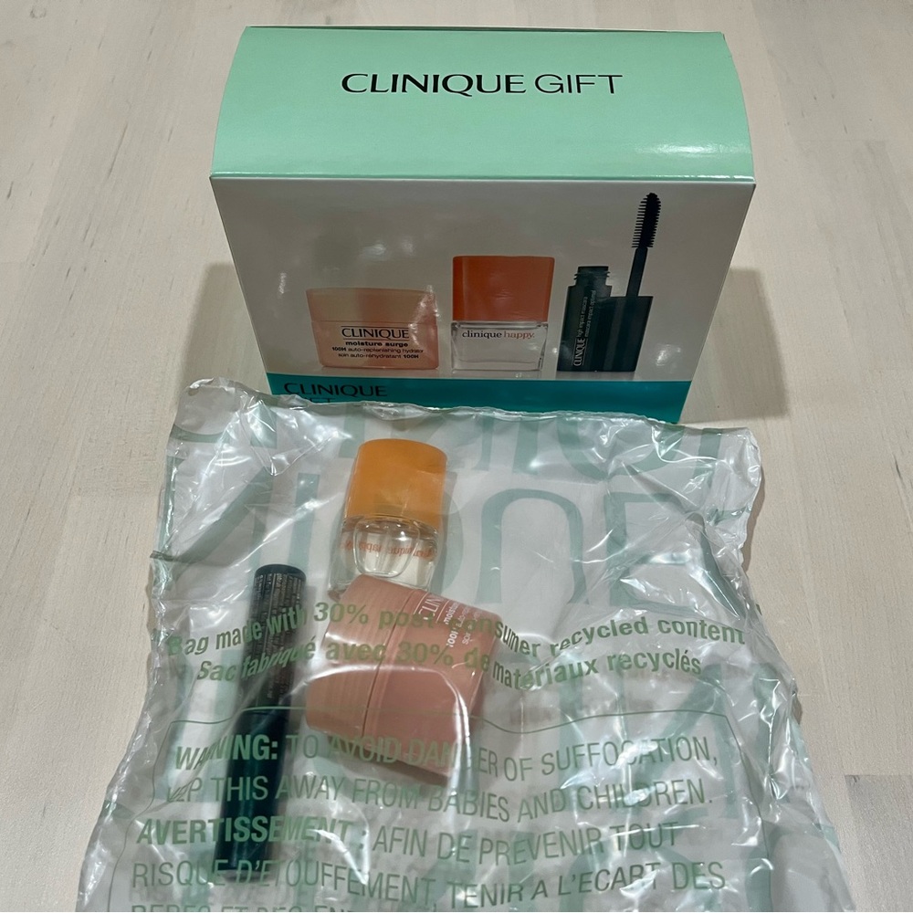 Brand new 3-piece Clinique set sealed